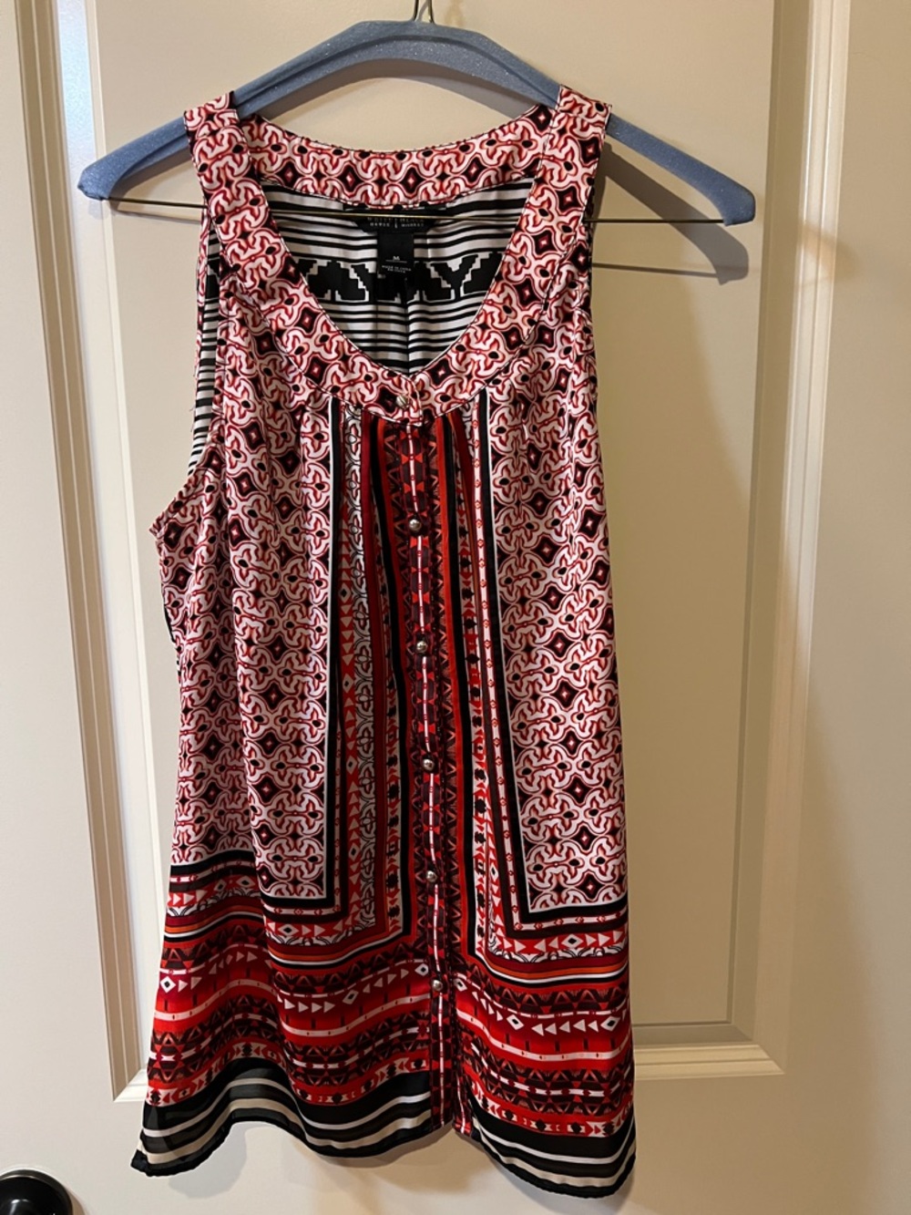 White House Black Market Red Black and White Patterned Sleeveless Blouse H113